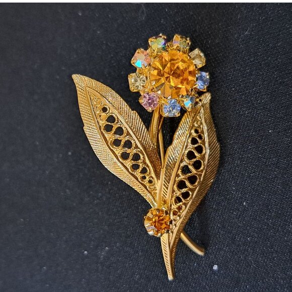 Vintage Mid-Century Gold & Rhinestone Floral Filigree Brooch Pin - Picture 1 of 4